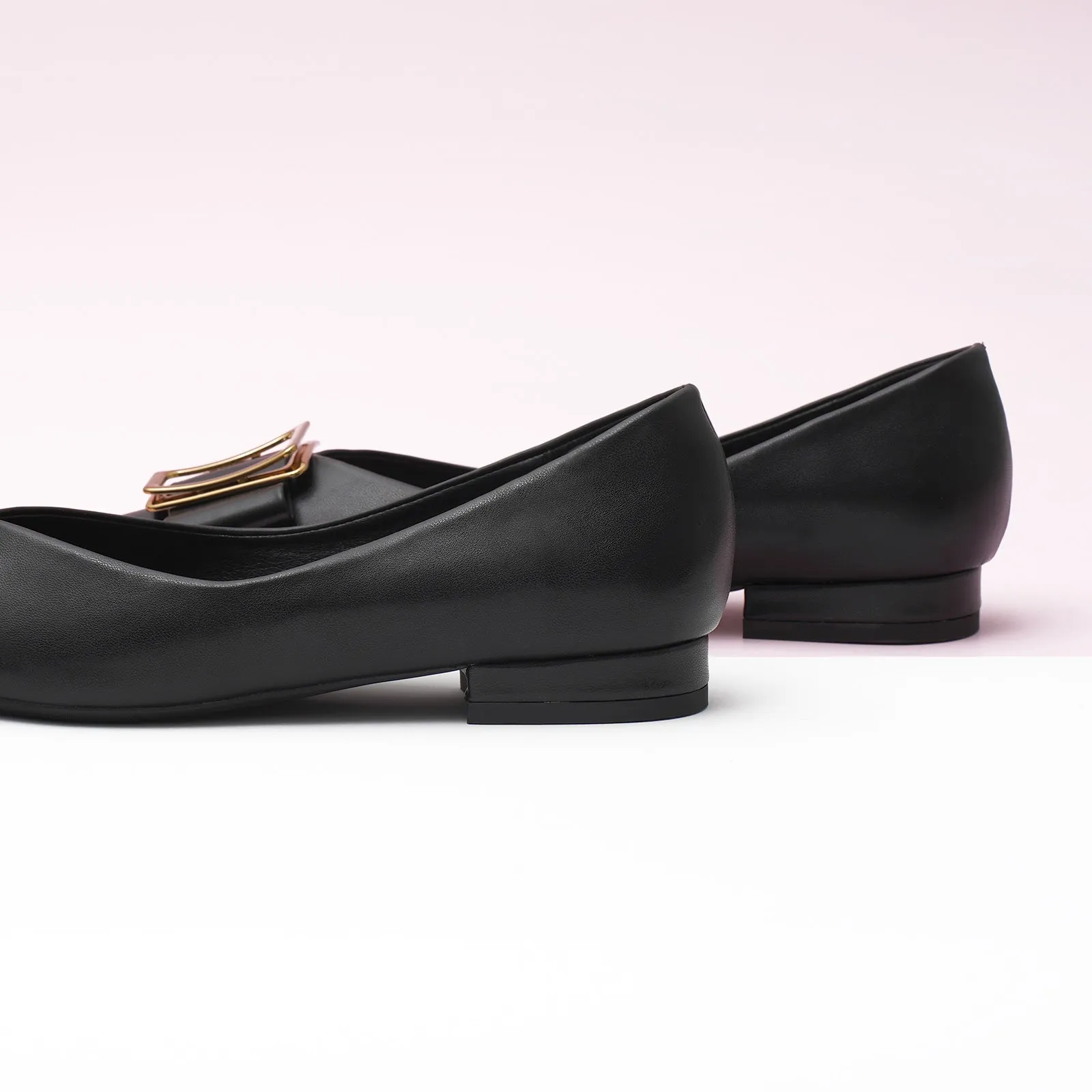 Hot Geometric Buckle Pointed Toe Flats Black